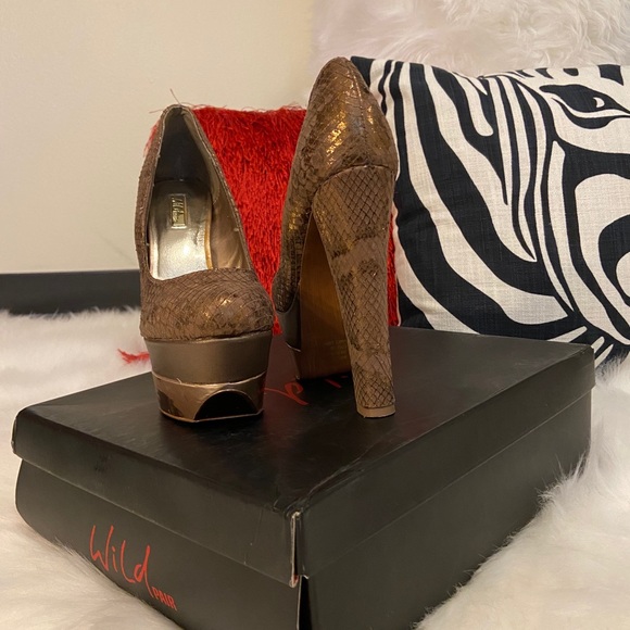 Shoes - Picture 4 of 4